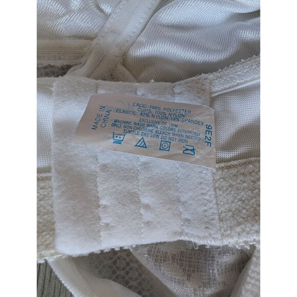 Vanity Fair Woman White Lace Support Bra Style 584 Size 42C Adjustable Straps - Picture 6 of 6